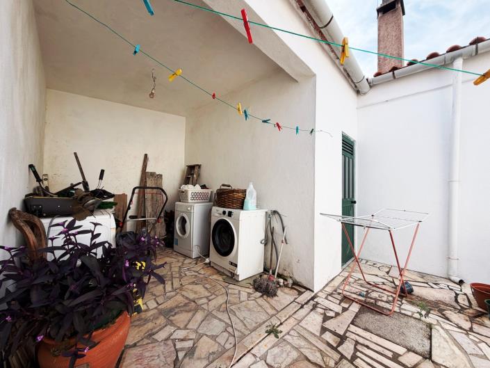 Image No.30-6 Bed House for sale