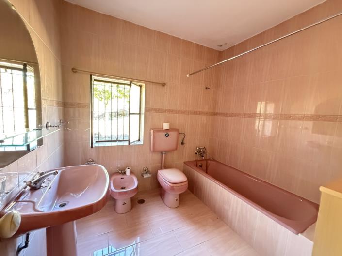 Image No.12-2 Bed Country Property for sale