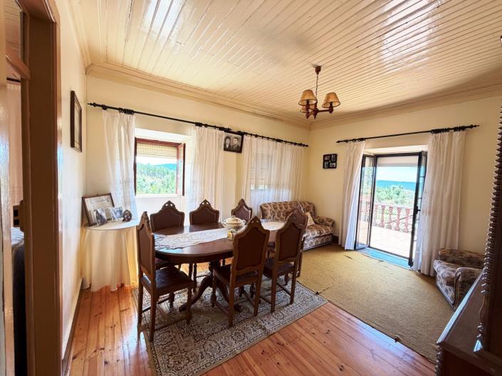 Image No.18-3 Bed Farmhouse for sale