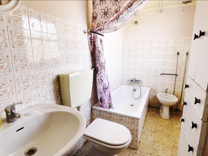 Image No.34-3 Bed Farmhouse for sale