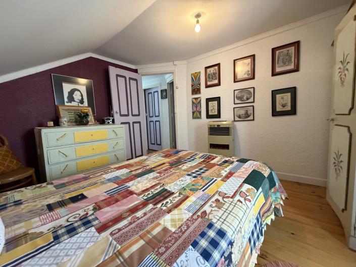 Image No.20-4 Bed House for sale