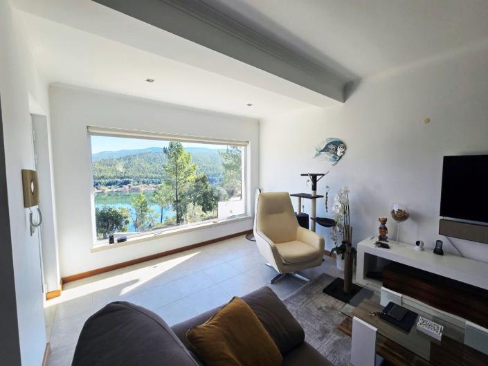 Image No.26-4 Bed House for sale