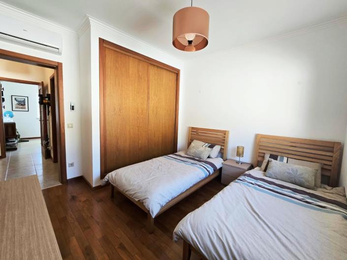 Image No.40-4 Bed House for sale
