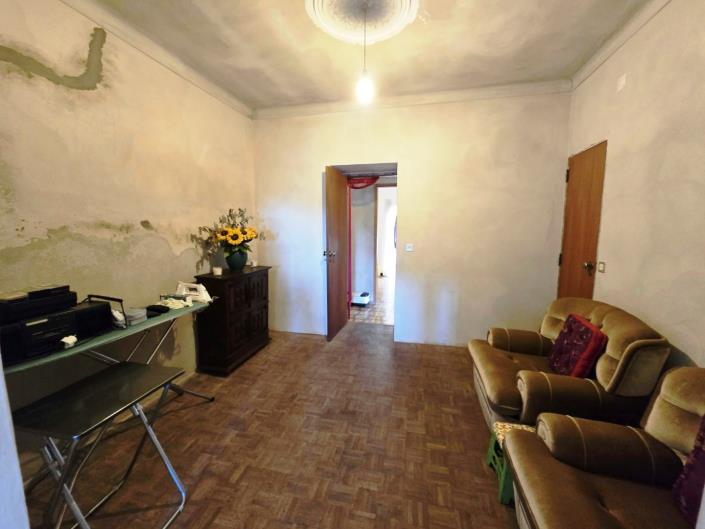 Image No.24-6 Bed House for sale