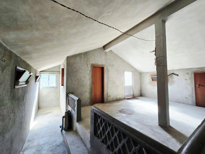 Image No.36-6 Bed House for sale