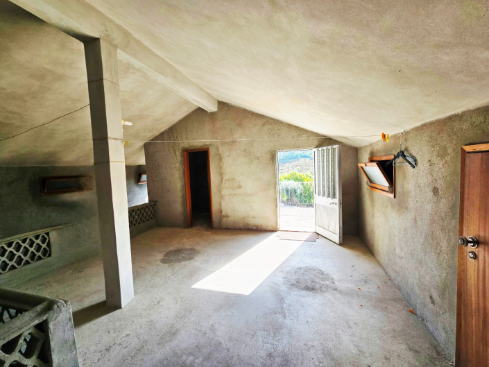 Image No.38-6 Bed House for sale