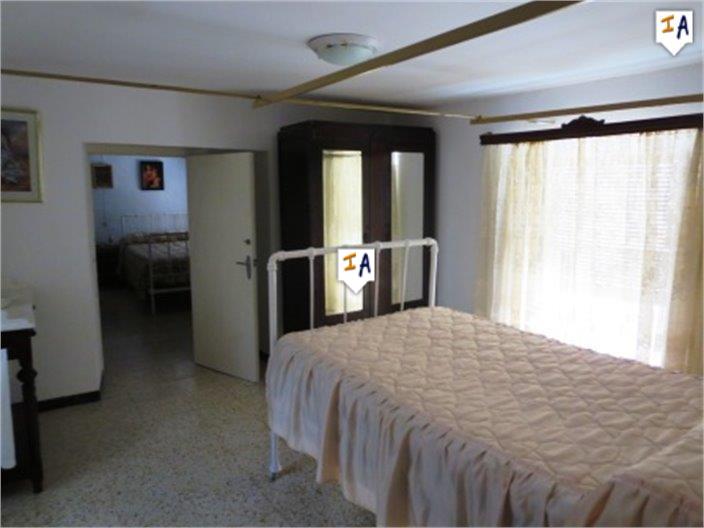 Image No.17-4 Bed House for sale