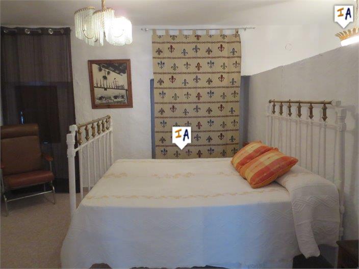 Image No.17-5 Bed House for sale