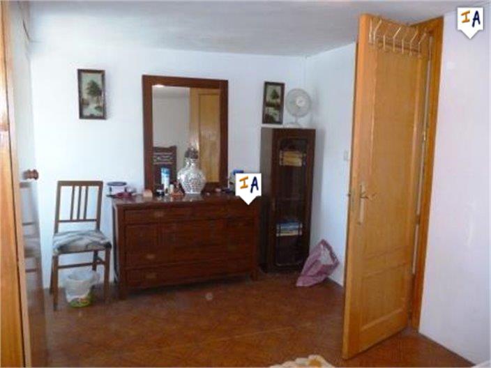 Image No.8-4 Bed House for sale