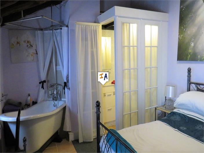 Image No.11-3 Bed House for sale
