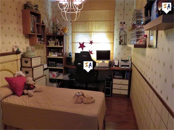 Image No.16-3 Bed House for sale