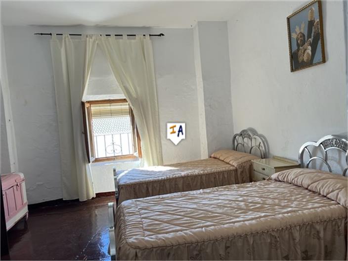 Image No.9-4 Bed House for sale