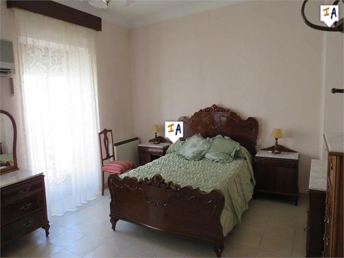 Image No.12-4 Bed House for sale