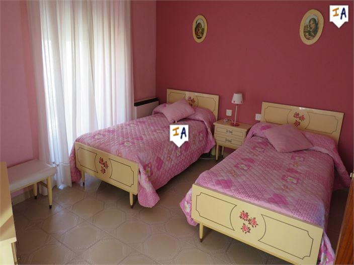 Image No.13-4 Bed House for sale