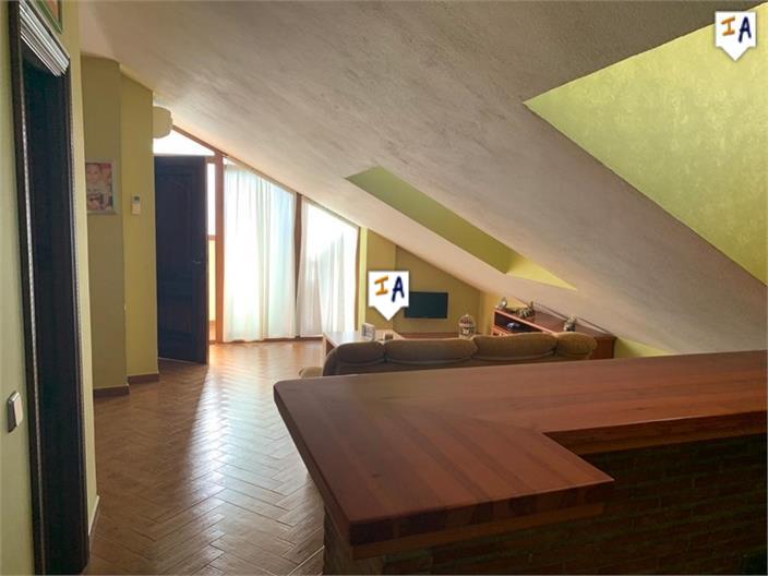 Image No.15-6 Bed House for sale