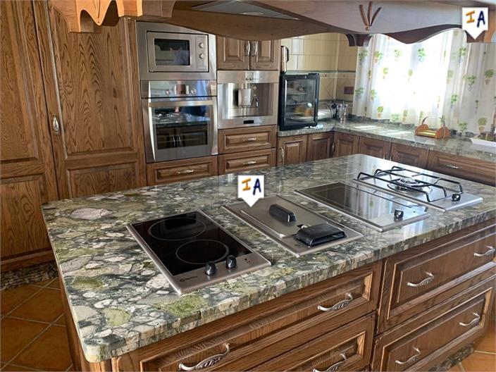 Image No.5-6 Bed House for sale