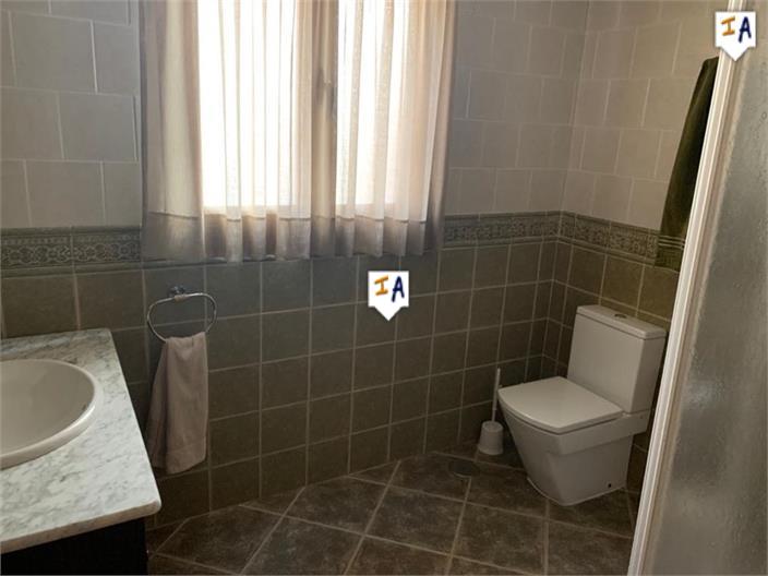 Image No.8-6 Bed House for sale