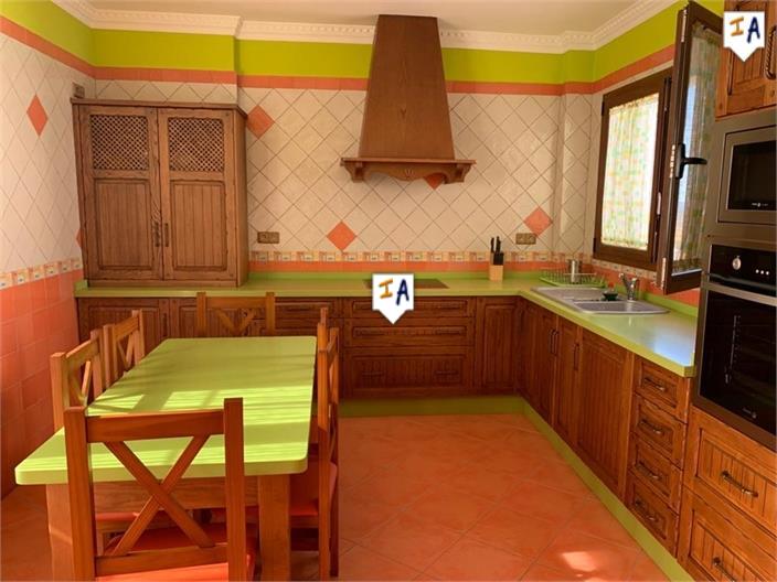 Image No.10-6 Bed House for sale