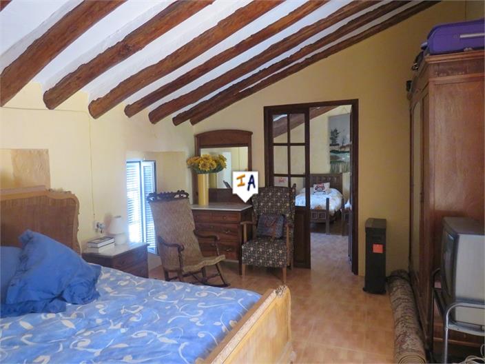 Image No.7-3 Bed House for sale