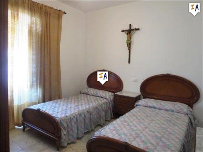 Image No.15-4 Bed House for sale