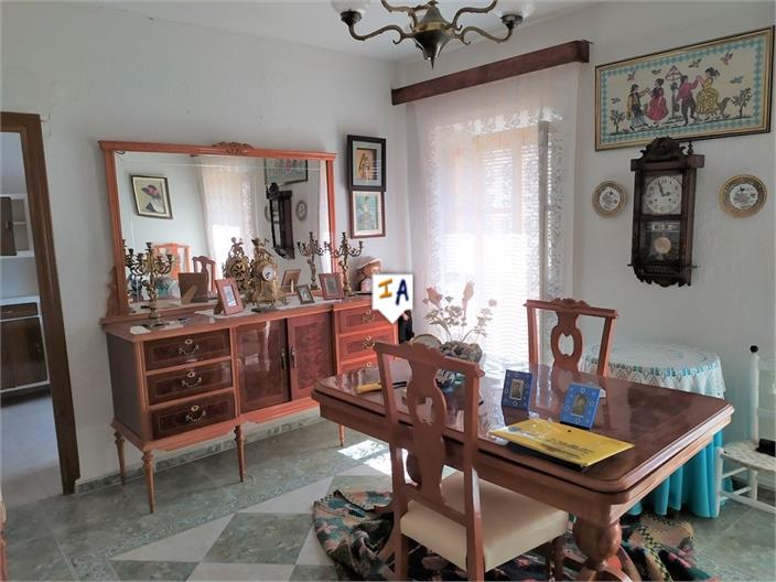 Image No.8-4 Bed House for sale