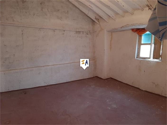 Image No.15-3 Bed House for sale