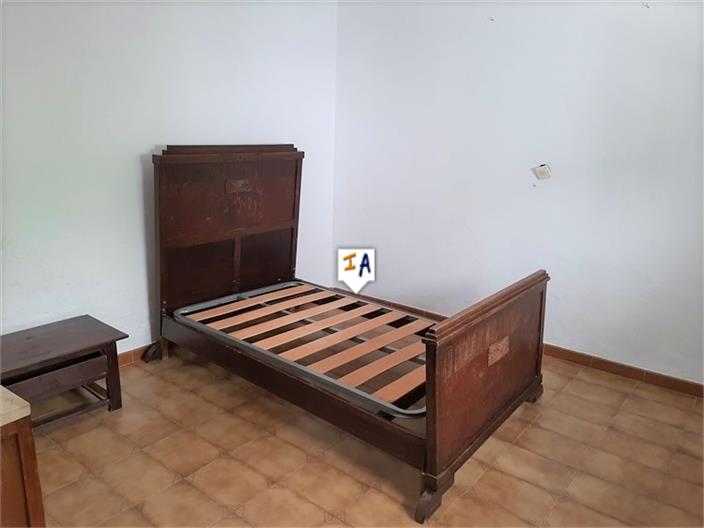 Image No.14-6 Bed House for sale