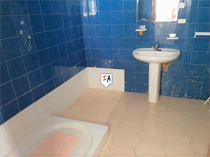 Image No.15-6 Bed House for sale