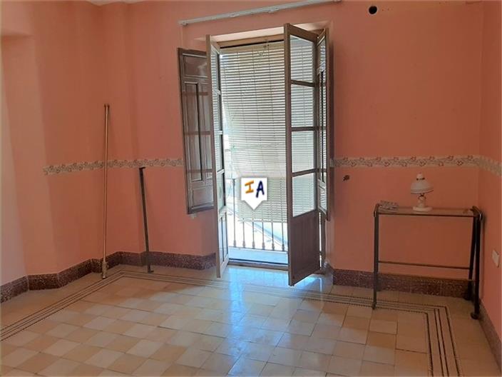 Image No.16-6 Bed House for sale