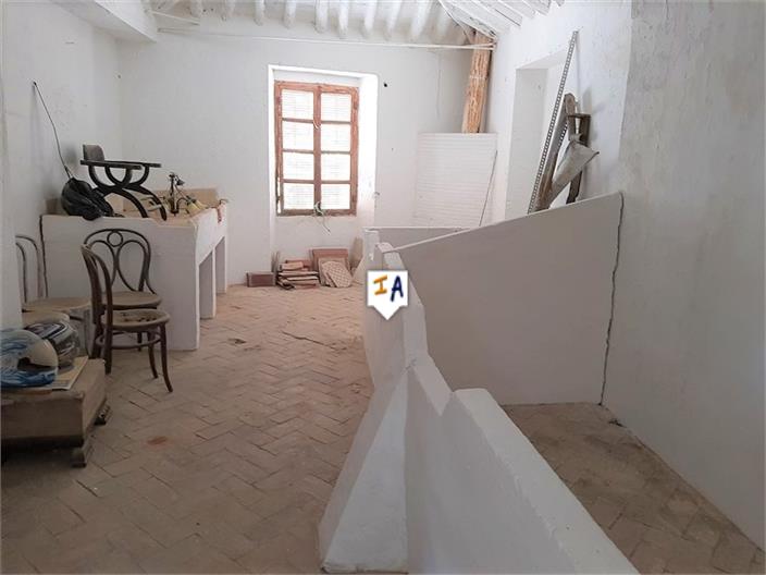 Image No.17-6 Bed House for sale