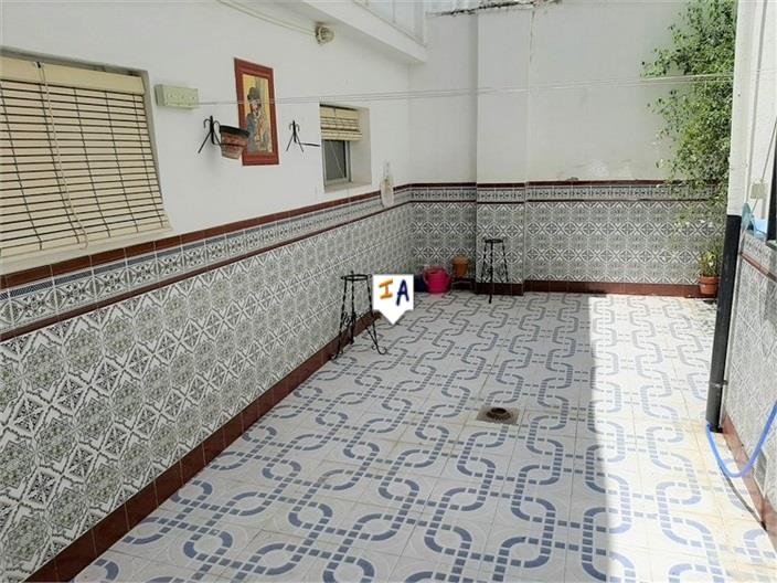 Image No.5-6 Bed House for sale