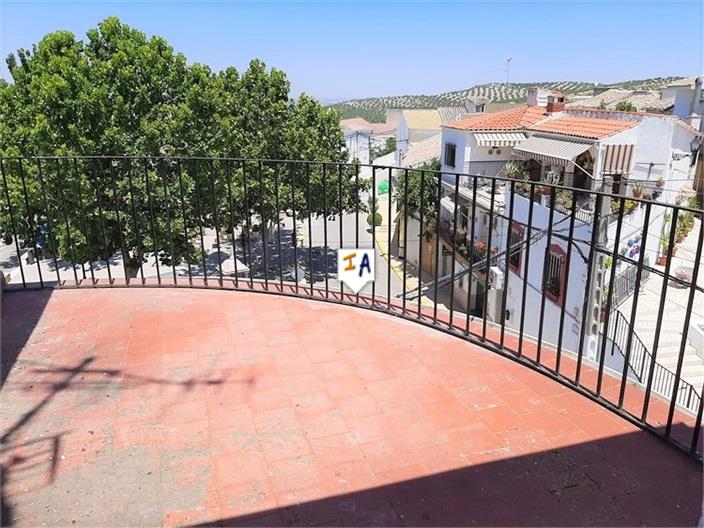 Image No.8-6 Bed House for sale