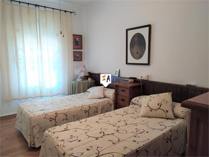 Image No.12-2 Bed House for sale