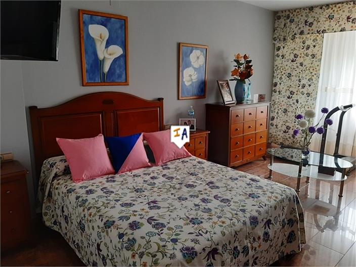 Image No.17-3 Bed Commercial for sale