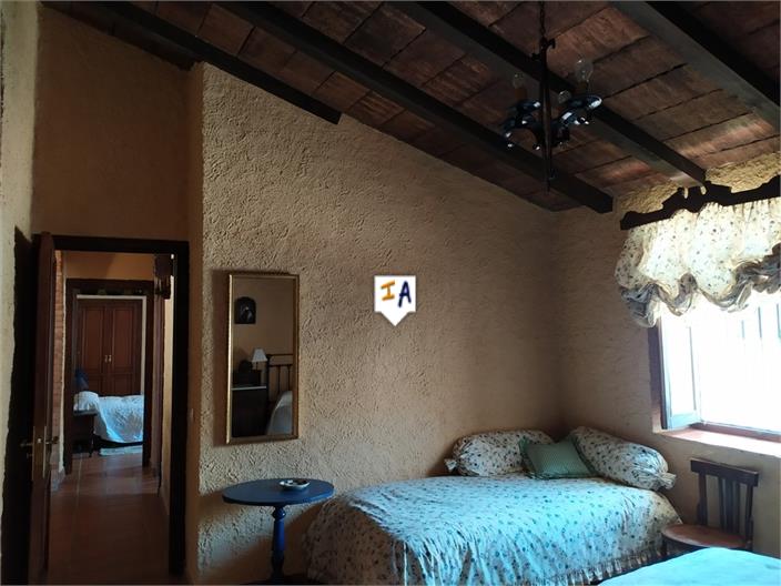 Image No.10-6 Bed House for sale