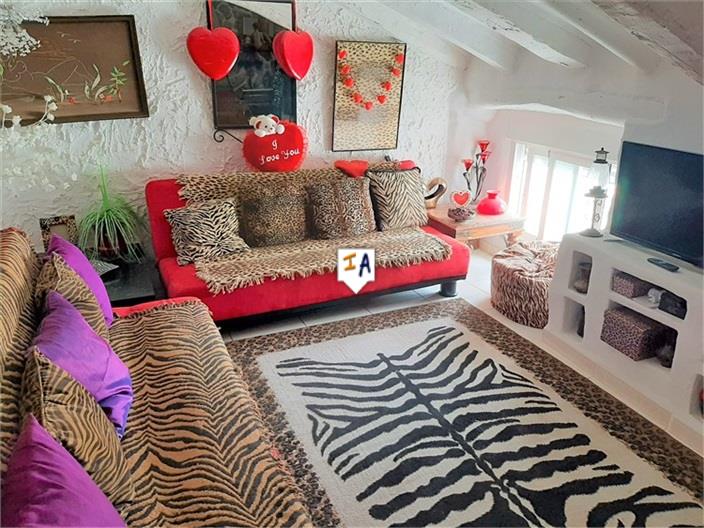 Image No.10-3 Bed House for sale