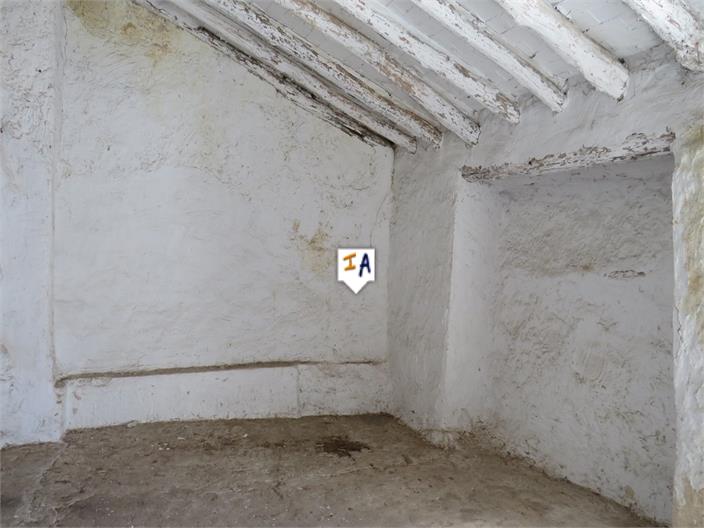 Image No.5-2 Bed House for sale