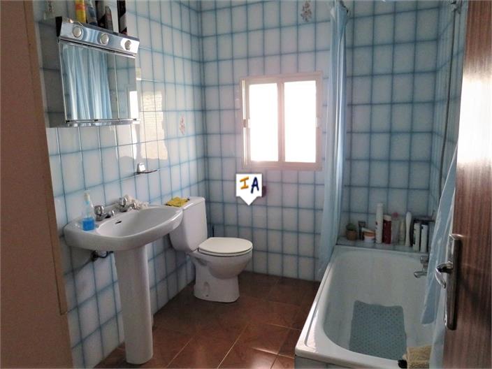 Image No.16-6 Bed House for sale