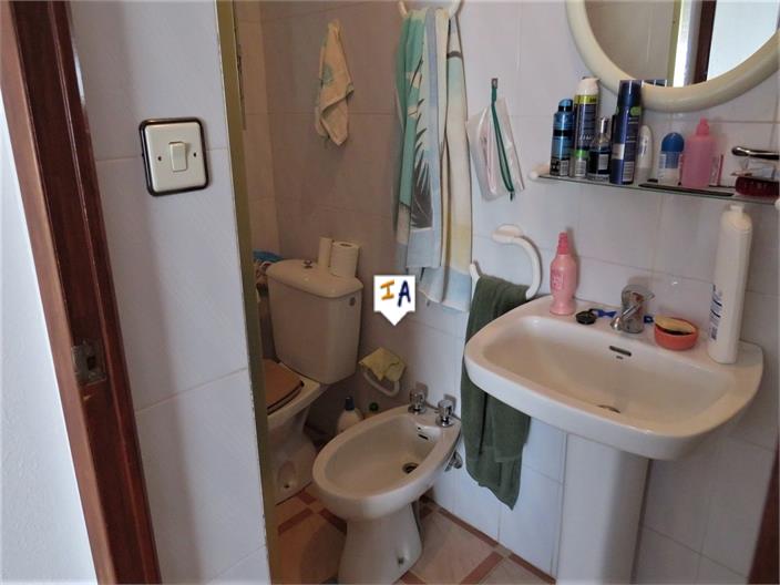 Image No.17-6 Bed House for sale