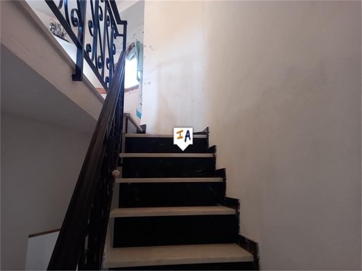 Image No.11-3 Bed House for sale