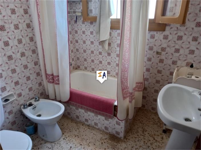 Image No.7-3 Bed House for sale