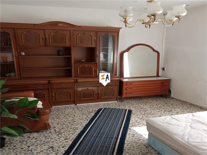 Image No.6-5 Bed House for sale