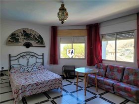 Image No.11-Villa de 6 chambres à vendre à Loja