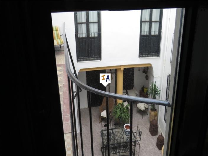 Image No.6-8 Bed House for sale