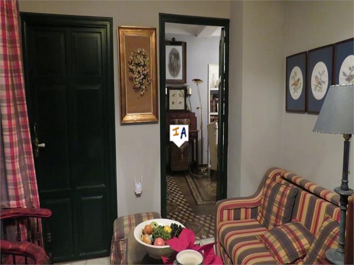 Image No.8-8 Bed House for sale