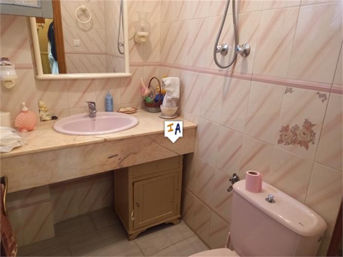 Image No.17-6 Bed House for sale