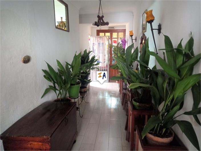 Image No.6-6 Bed House for sale