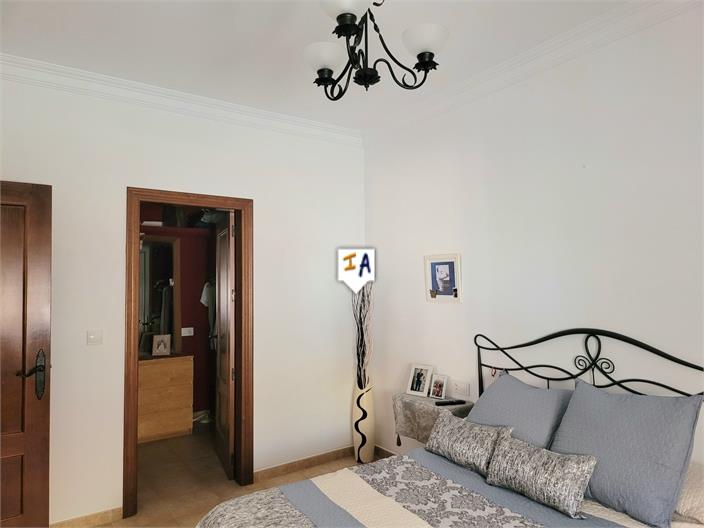 Image No.12-6 Bed House for sale