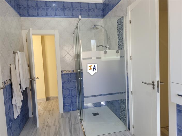 Image No.13-6 Bed House for sale