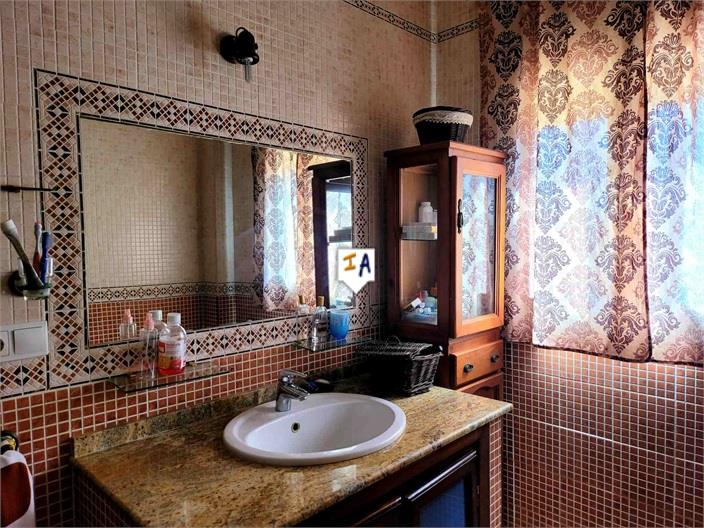 Image No.16-6 Bed House for sale